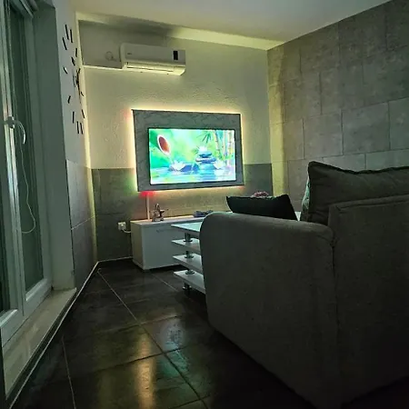 Silver Apartman-neum * Neum