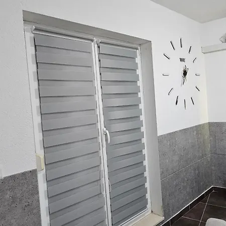 Silver Apartman-neum Neum