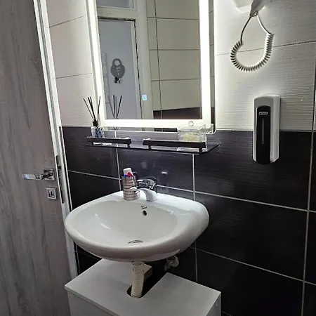 Silver Apartman-neum * Neum