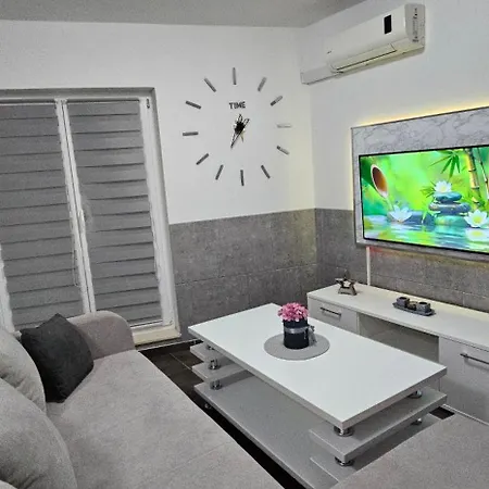 Silver Apartman-neum Apartamento Neum